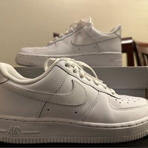 Women’s White Air Force 1 ‘07 size 6.5